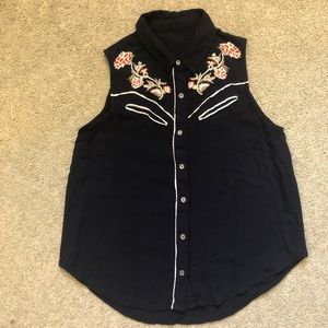 Sleeveless collared and embroidered top